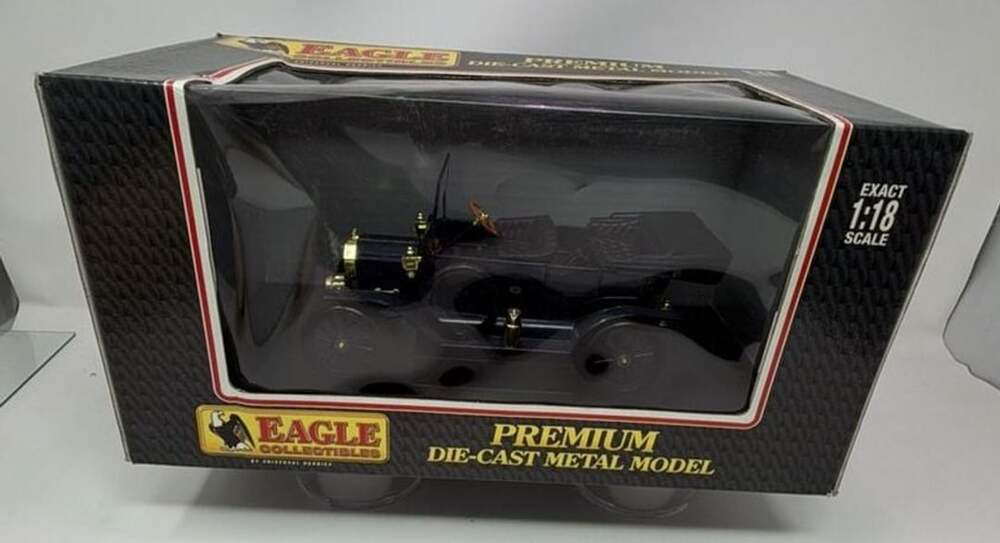 Eagle Collectibles Ford Model T Sedan 1:18 Dark Blue Die-Cast Metal Model